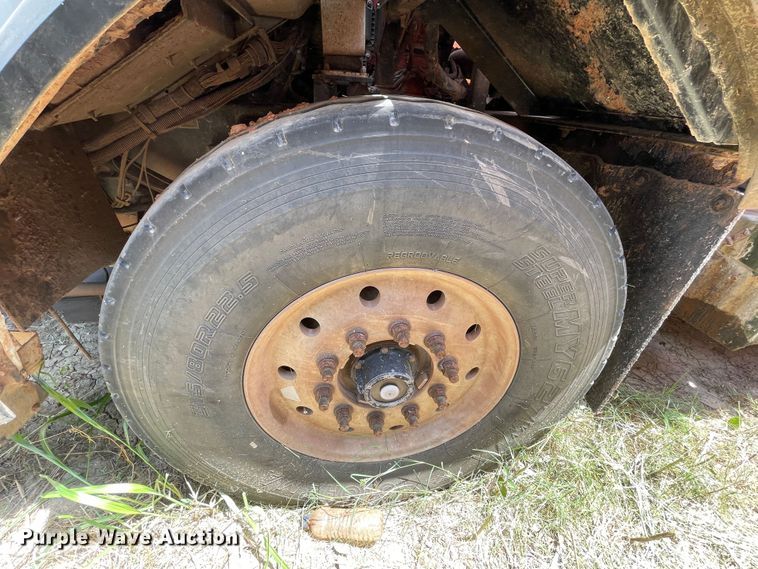 image for item DK7036 2009 Peterbilt 320  refuse truck