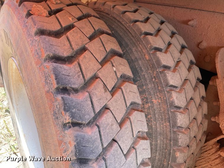 image for item DK7036 2009 Peterbilt 320  refuse truck