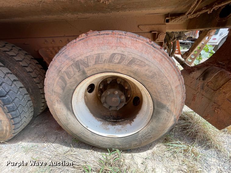 image for item DK7036 2009 Peterbilt 320  refuse truck