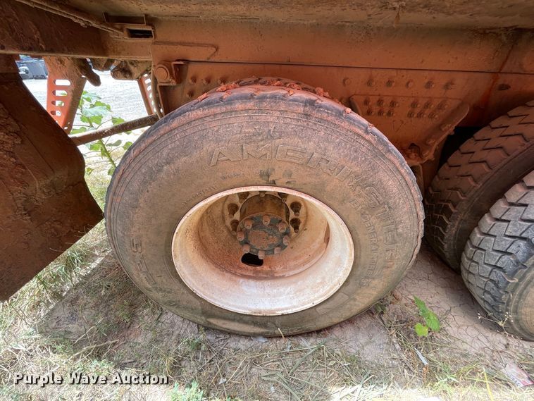 image for item DK7036 2009 Peterbilt 320  refuse truck