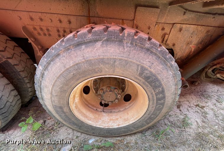 image for item DK7036 2009 Peterbilt 320  refuse truck