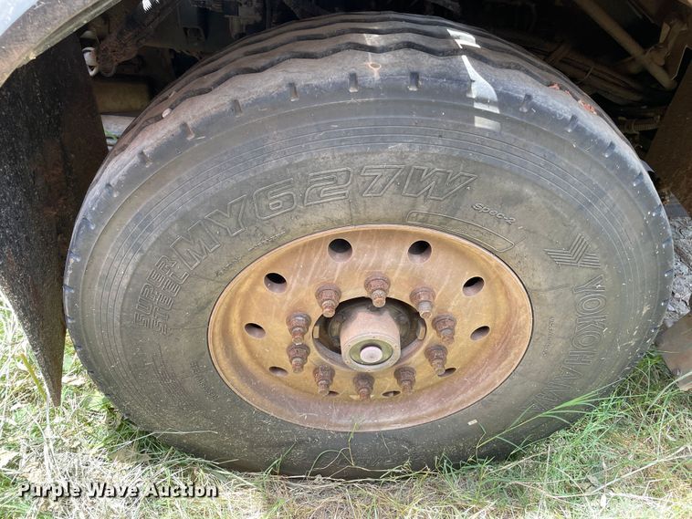 image for item DK7036 2009 Peterbilt 320  refuse truck