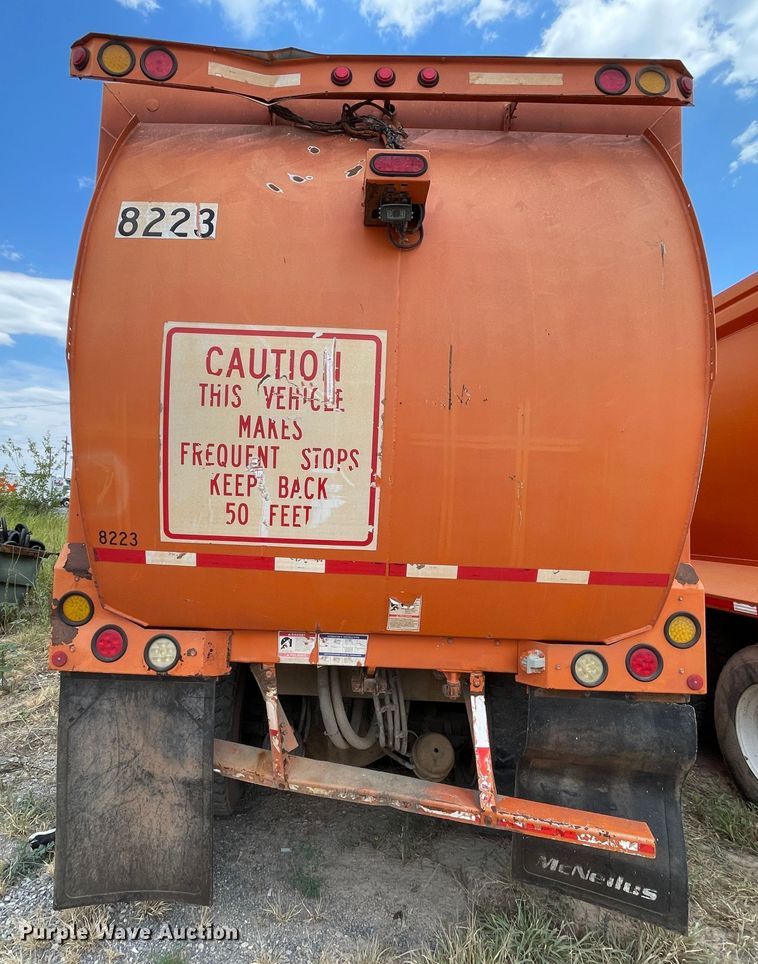 image for item DK7037 2009 Peterbilt 320  refuse truck