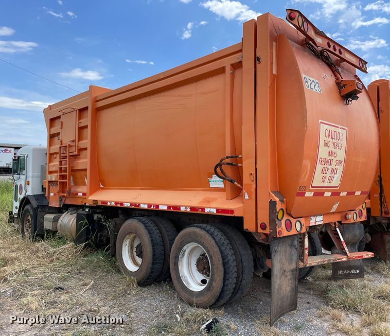 image for item DK7037 2009 Peterbilt 320  refuse truck