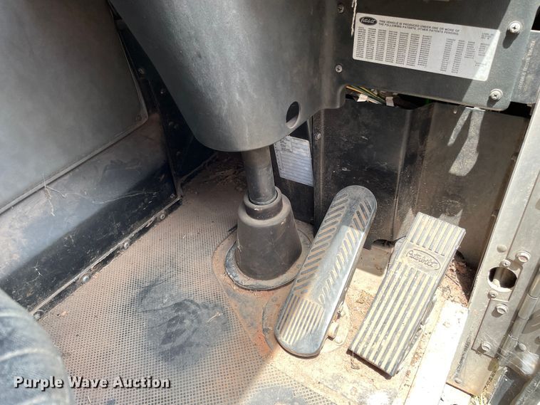 image for item DK7037 2009 Peterbilt 320  refuse truck