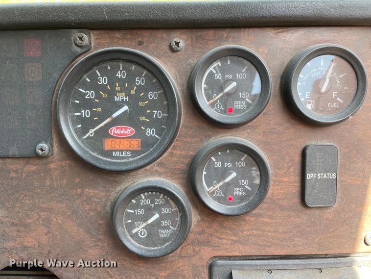 image for item DK7037 2009 Peterbilt 320  refuse truck