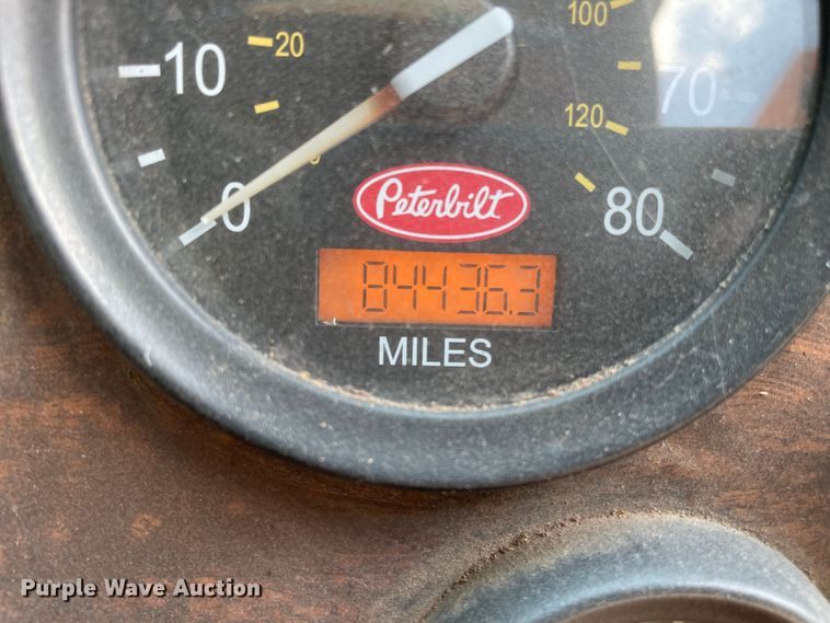 image for item DK7037 2009 Peterbilt 320  refuse truck