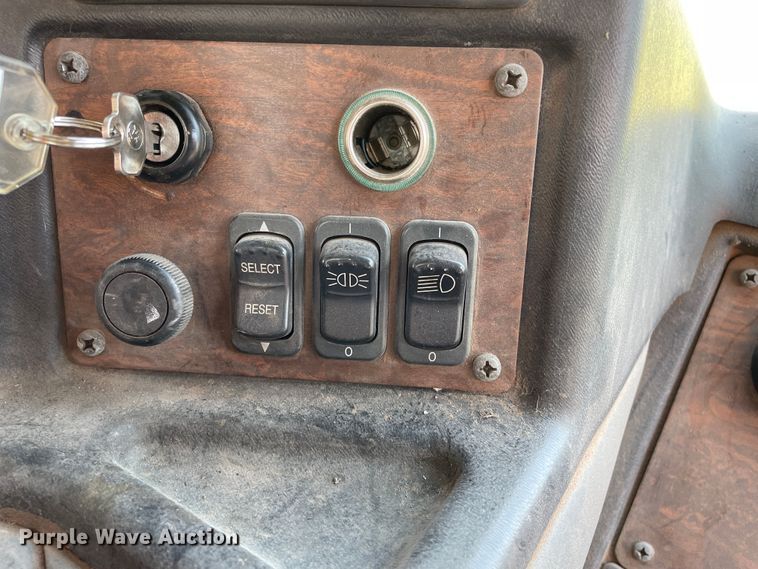 image for item DK7037 2009 Peterbilt 320  refuse truck