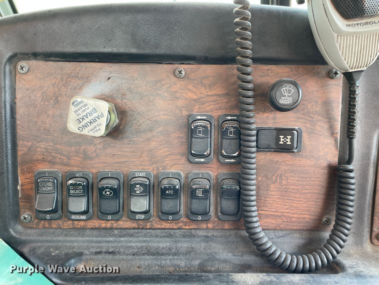 image for item DK7037 2009 Peterbilt 320  refuse truck