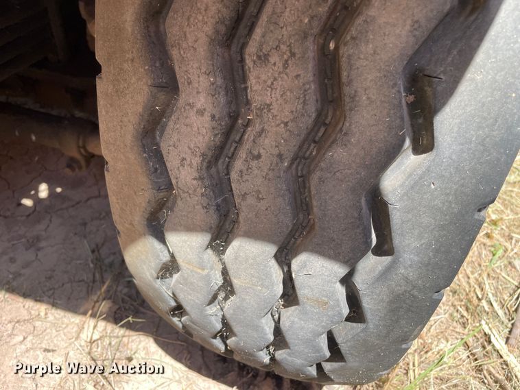 image for item DK7037 2009 Peterbilt 320  refuse truck