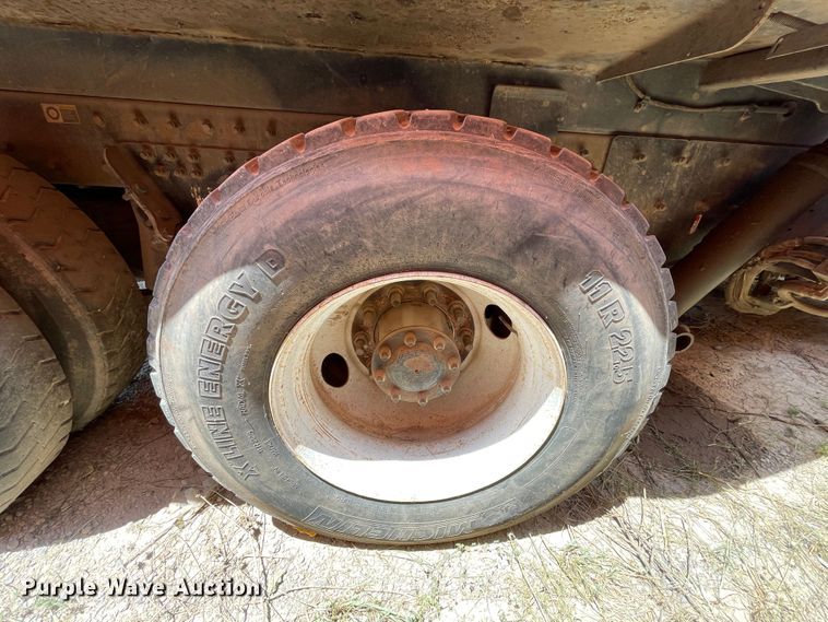 image for item DK7037 2009 Peterbilt 320  refuse truck