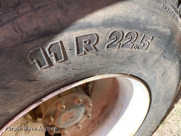 image for item DK7037 2009 Peterbilt 320  refuse truck