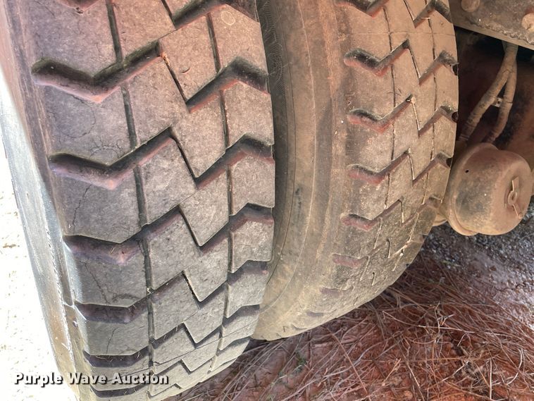 image for item DK7037 2009 Peterbilt 320  refuse truck