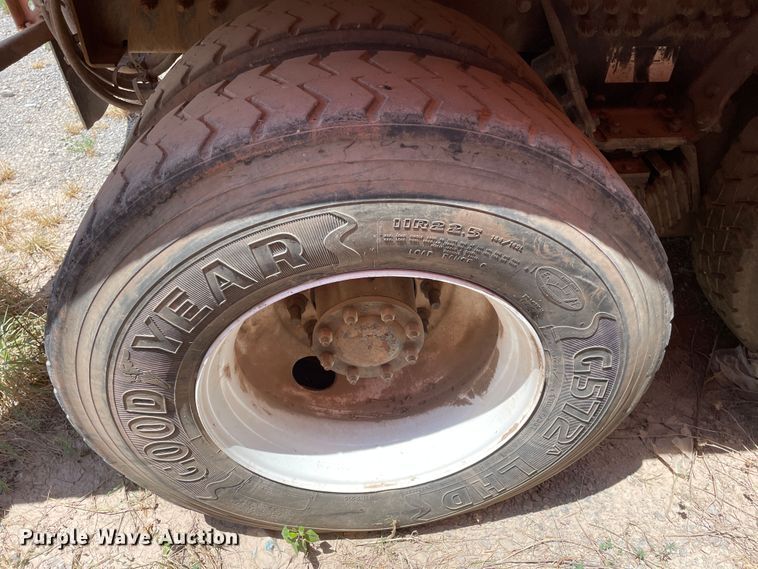 image for item DK7037 2009 Peterbilt 320  refuse truck