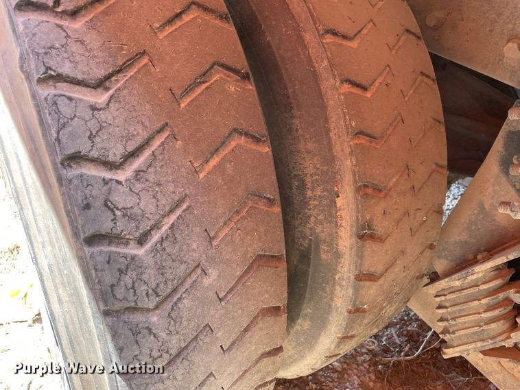 image for item DK7037 2009 Peterbilt 320  refuse truck