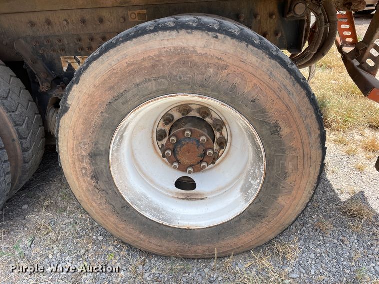 image for item DK7037 2009 Peterbilt 320  refuse truck