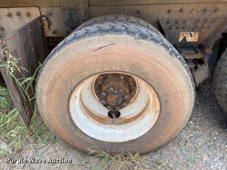 image for item DK7037 2009 Peterbilt 320  refuse truck