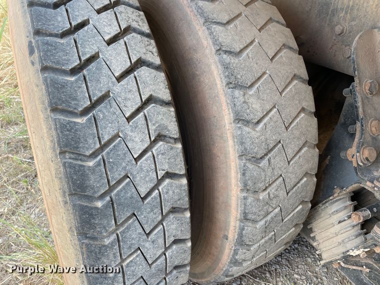 image for item DK7037 2009 Peterbilt 320  refuse truck