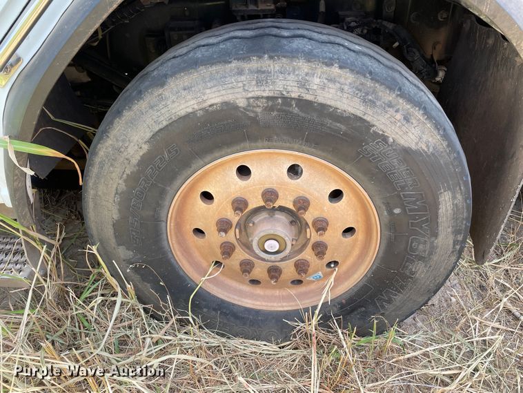 image for item DK7037 2009 Peterbilt 320  refuse truck