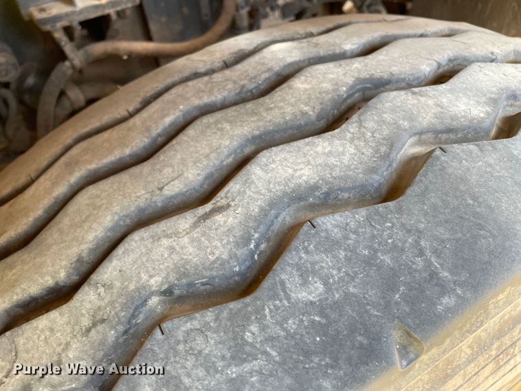 image for item DK7037 2009 Peterbilt 320  refuse truck