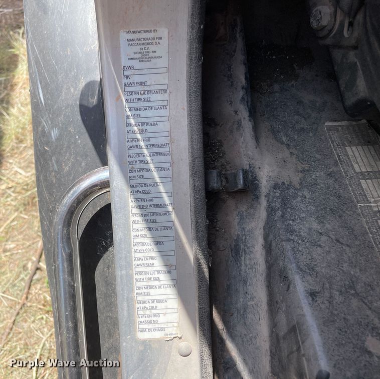 image for item DK7037 2009 Peterbilt 320  refuse truck