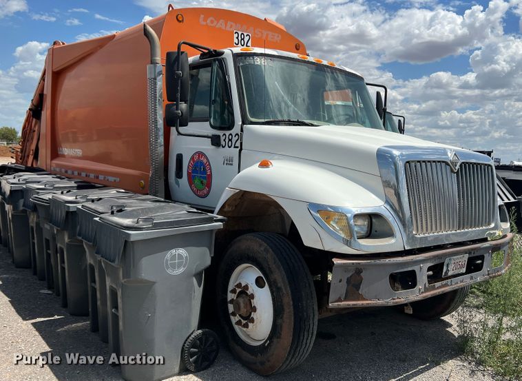 image for item DK7038 2006 International 7400  refuse truck