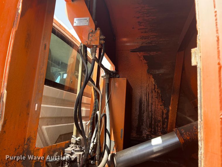 image for item DK7038 2006 International 7400  refuse truck