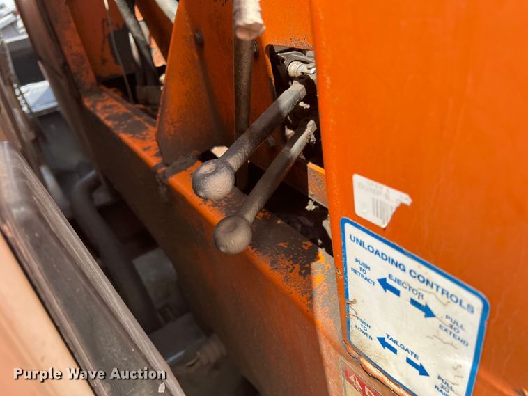 image for item DK7038 2006 International 7400  refuse truck