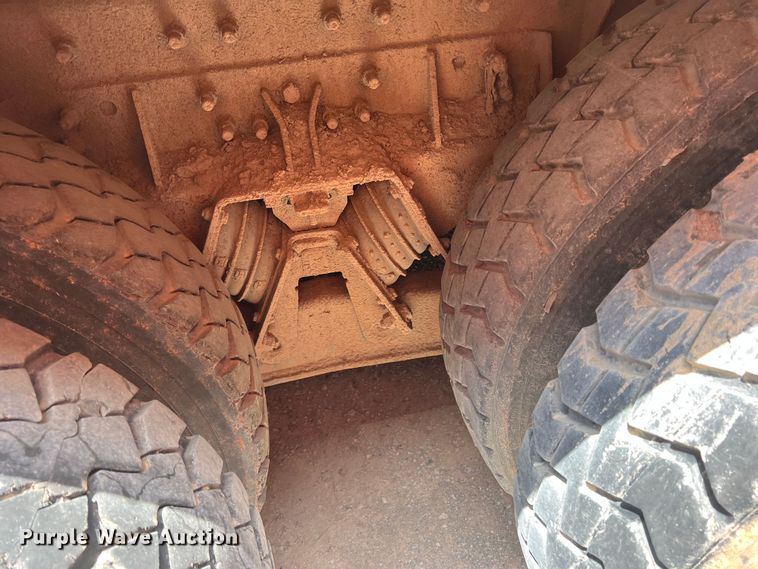 image for item DK7038 2006 International 7400  refuse truck