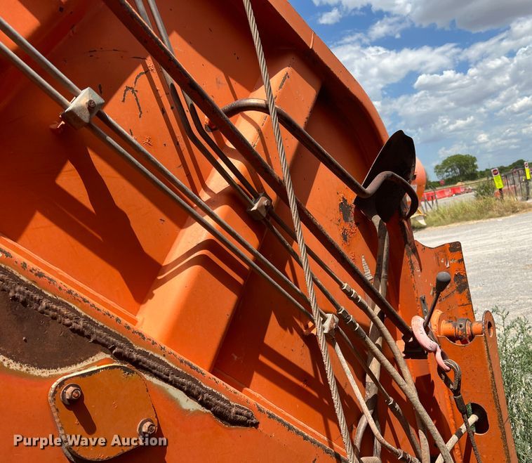 image for item DK7038 2006 International 7400  refuse truck