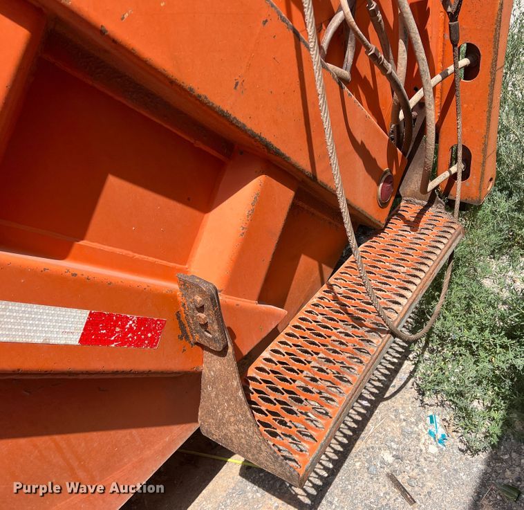 image for item DK7038 2006 International 7400  refuse truck