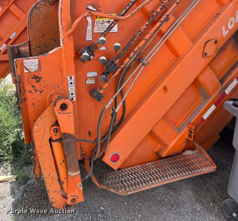 image for item DK7038 2006 International 7400  refuse truck