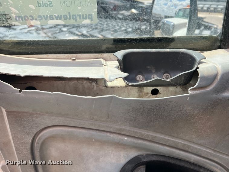 image for item DK7038 2006 International 7400  refuse truck