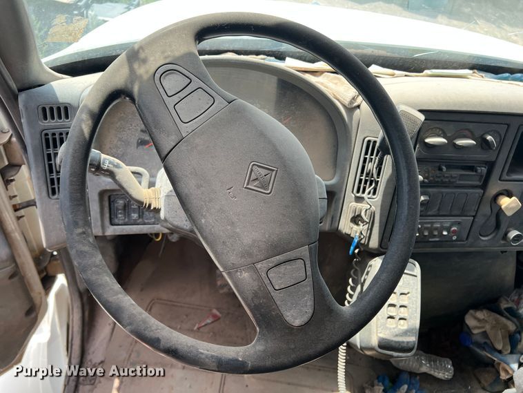 image for item DK7038 2006 International 7400  refuse truck