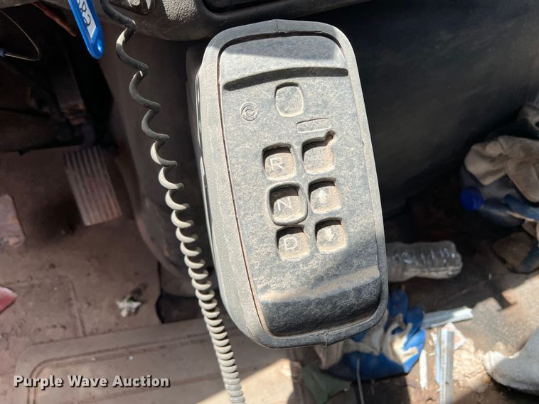 image for item DK7038 2006 International 7400  refuse truck