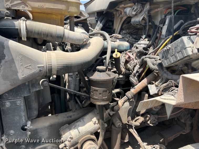 image for item DK7038 2006 International 7400  refuse truck