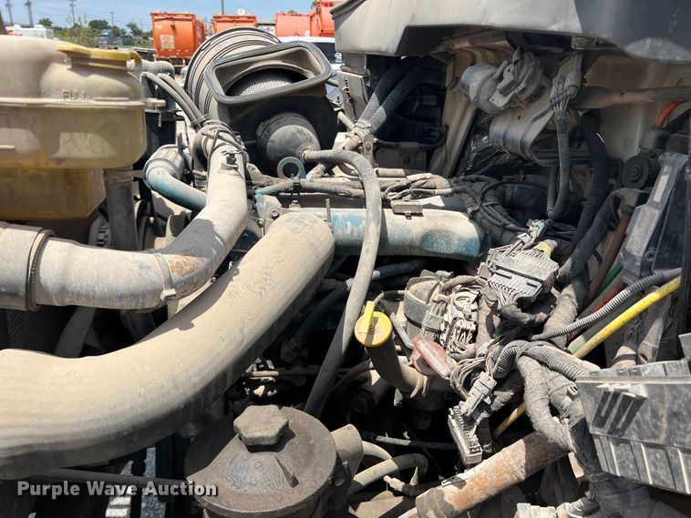 image for item DK7038 2006 International 7400  refuse truck