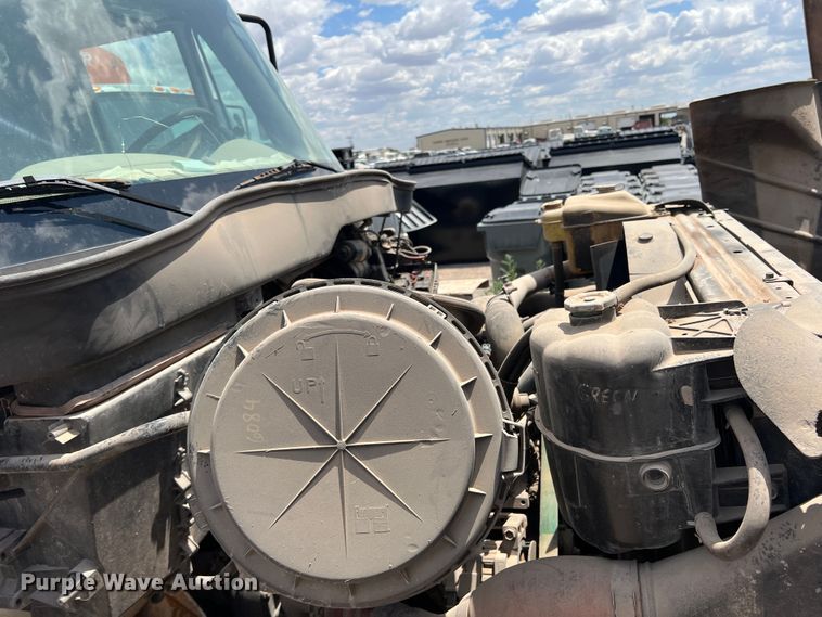 image for item DK7038 2006 International 7400  refuse truck