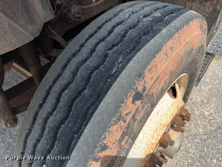 image for item DK7038 2006 International 7400  refuse truck