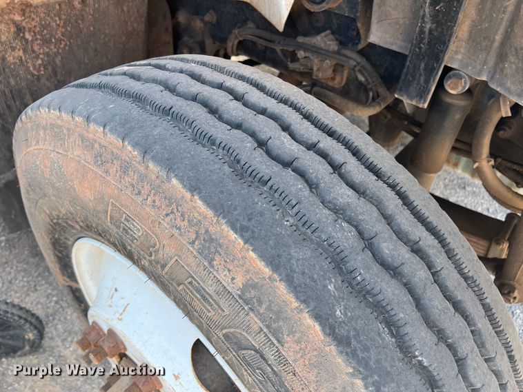 image for item DK7038 2006 International 7400  refuse truck