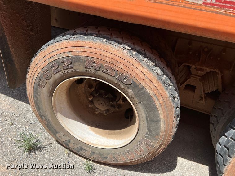 image for item DK7038 2006 International 7400  refuse truck