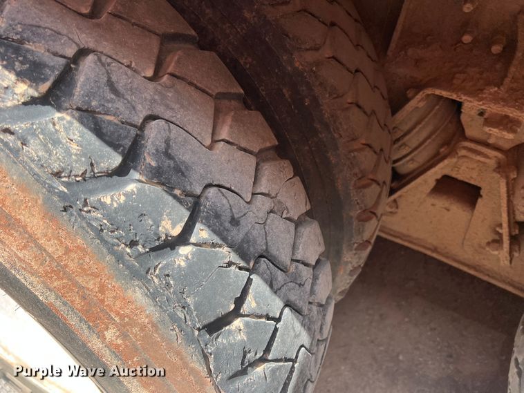 image for item DK7038 2006 International 7400  refuse truck