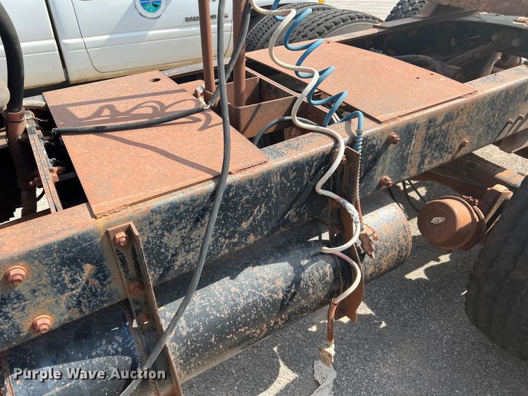 image for item DK7042 1986 Mack R686ST  semi truck