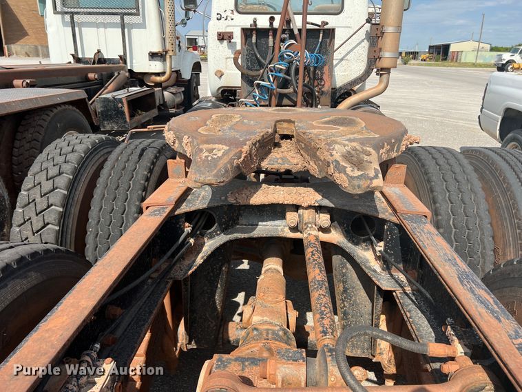 image for item DK7042 1986 Mack R686ST  semi truck