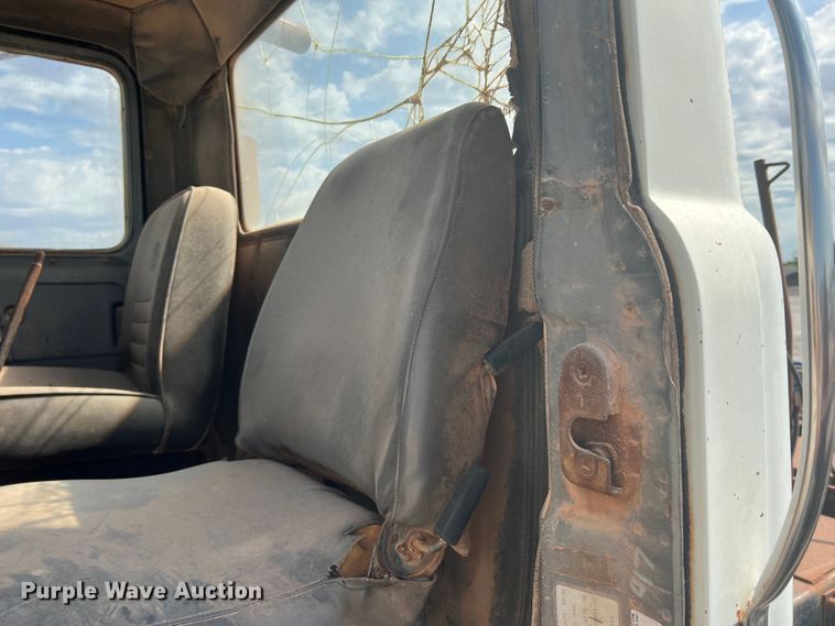 image for item DK7042 1986 Mack R686ST  semi truck