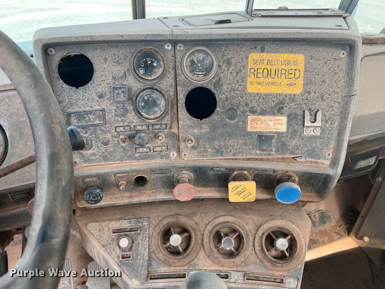 image for item DK7042 1986 Mack R686ST  semi truck