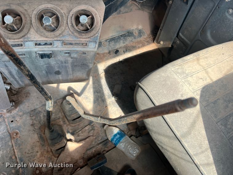 image for item DK7042 1986 Mack R686ST  semi truck