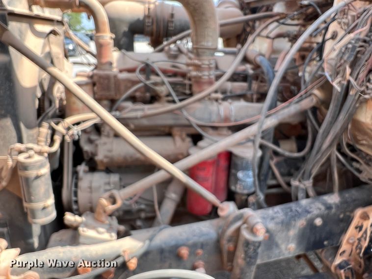 image for item DK7042 1986 Mack R686ST  semi truck