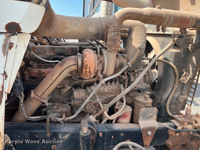 image for item DK7042 1986 Mack R686ST  semi truck