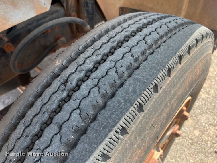 image for item DK7042 1986 Mack R686ST  semi truck